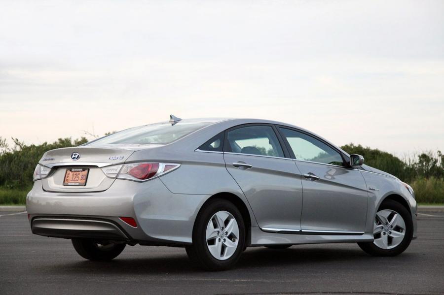  Hyundai Sonata Hybrid 2010 года  (фото 66 из 83)
